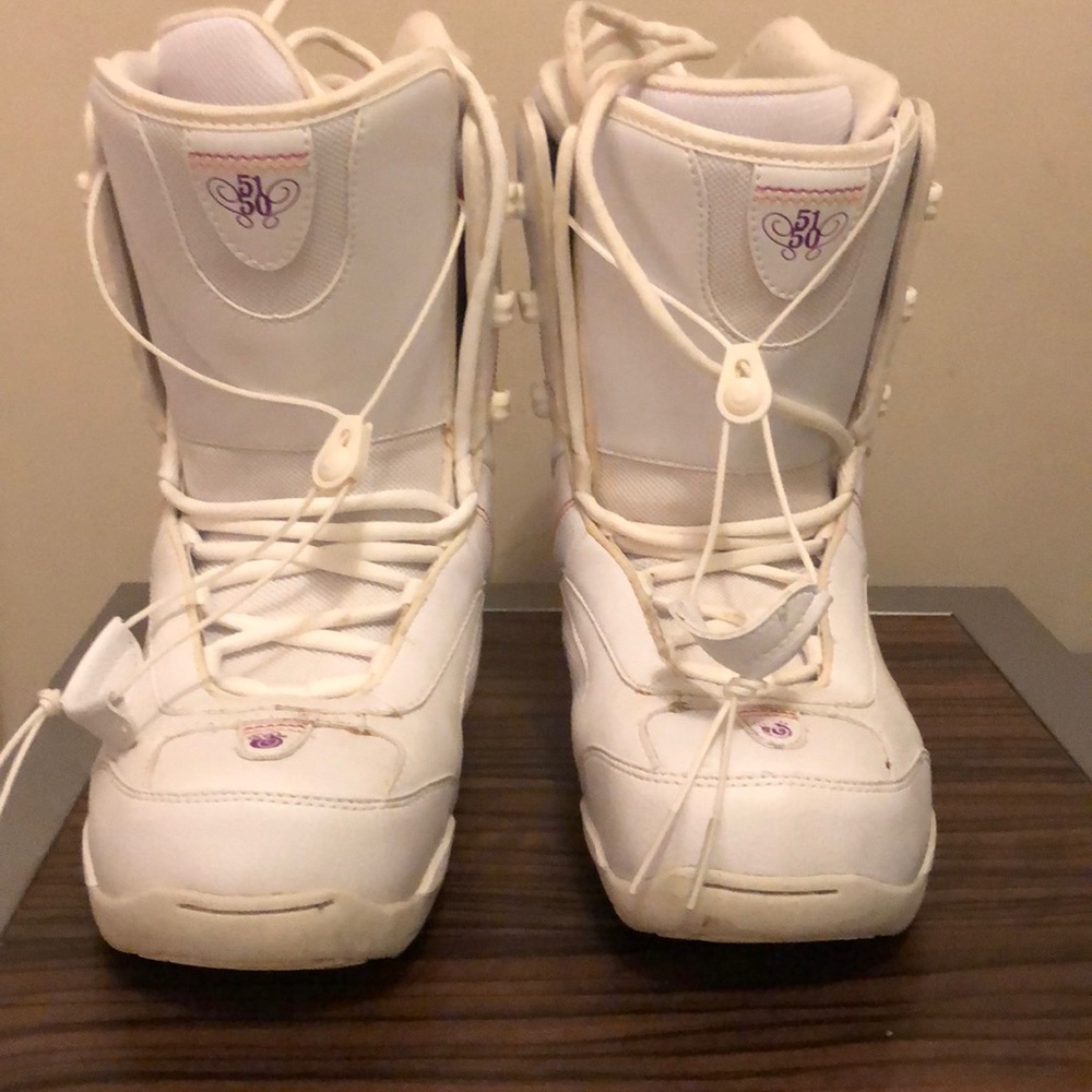 Women’s snowboard boots
